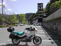 駐車場にて