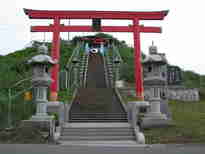 蕪島神社の参堂　境内にウミネコはいなかった