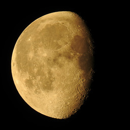 moon-2019-05-24-SQ-L.jpg