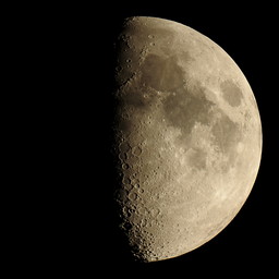 moon-2019-07-10-2-L-SQ.jpg