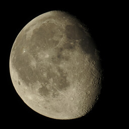 moon-2020-12-04-L-SQ.jpg