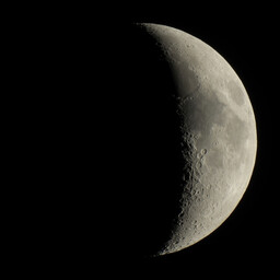 moon-2021-04-18-L-SQ.jpg