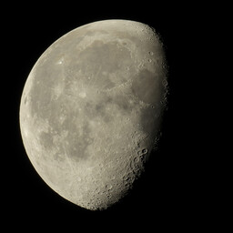 moon-2021-08-27-L-SQ.jpg