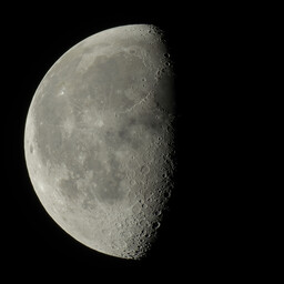 moon-2021-08-29-L-SQ.jpg