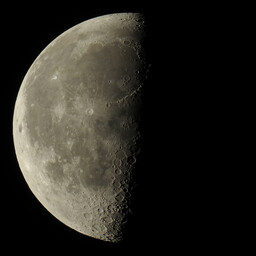 moon-2022-03-25-L-SQ.jpg