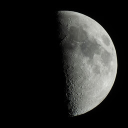 moon-2022-04-09-L-SQ.jpg