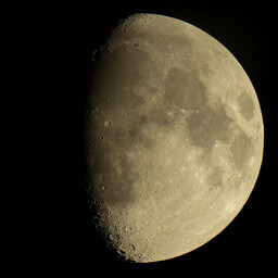 moon-2022-08-07-L-SQ.jpg