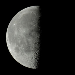 moon-2022-08-19-L-SQ.jpg