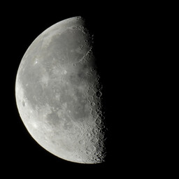 moon-2022-11-16-L-SQ.jpg