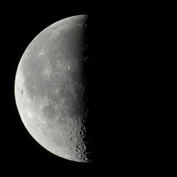 moon-2022-11-17-L-SQ.jpg