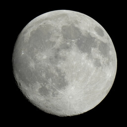 moon-2023-04-04-L-SQ.jpg