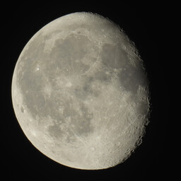 moon-2023-04-09-L-SQ.jpg